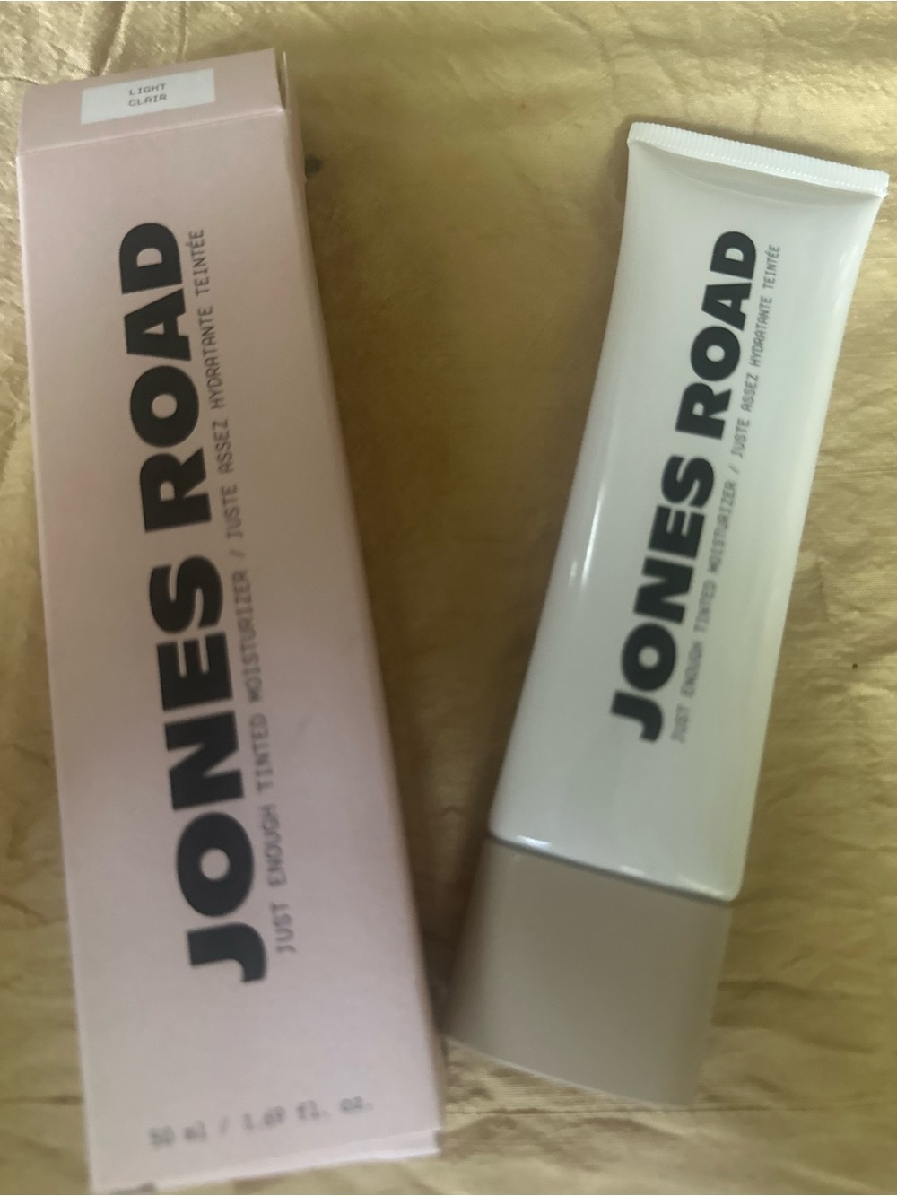Jones Road Just Skin Tinted Moisturizer - Light